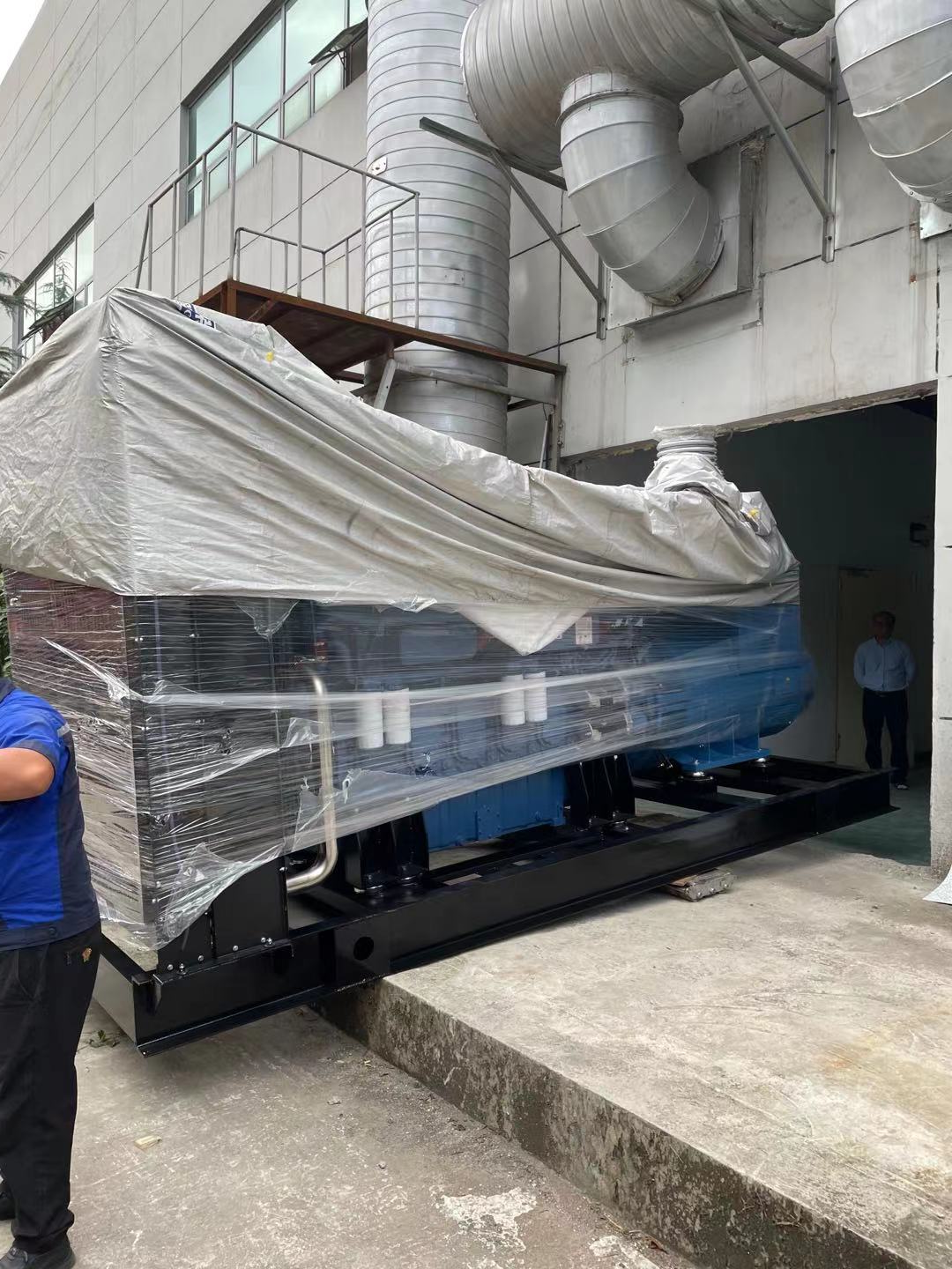 Z6COM尊龙运营
玉柴1000KW机组安装现场